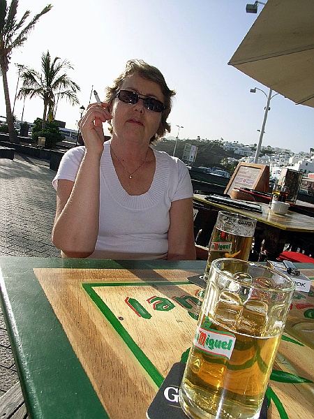 Lanzarote001.jpg - Första dagen och första ölen. Lägg märke till VARSIN original San Miguel.. :-)