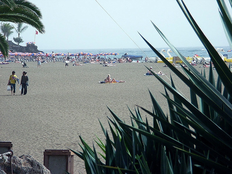 Lanzarote008.jpg - Något ödslig strand....den röda flaggan var uppe...