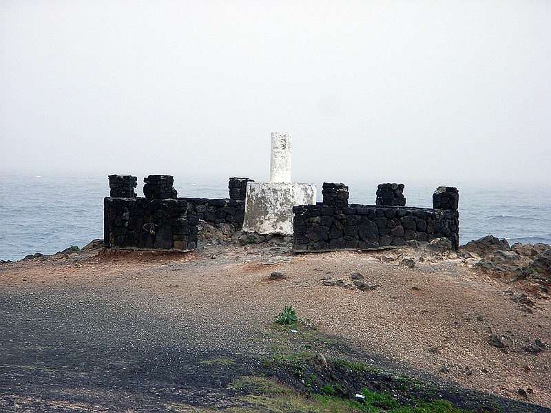 Lanzarote014.jpg - Minnesmärke i utkanten av Carmen