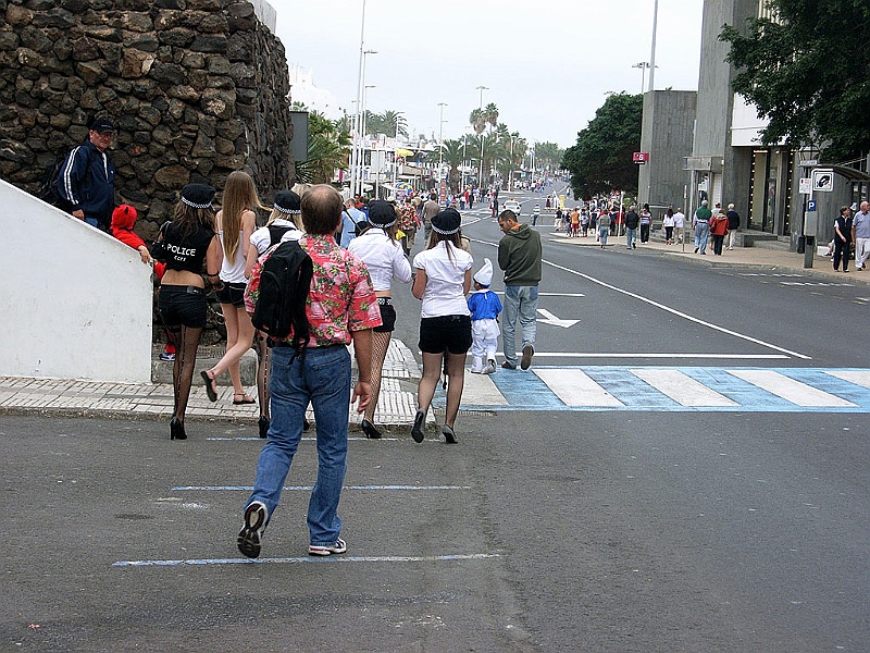 Lanzarote021.jpg - På väg ner till karnevalsfirandet...