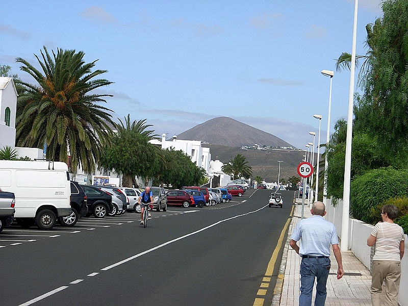 Lanzarote108.jpg - Vy mot vulkan...