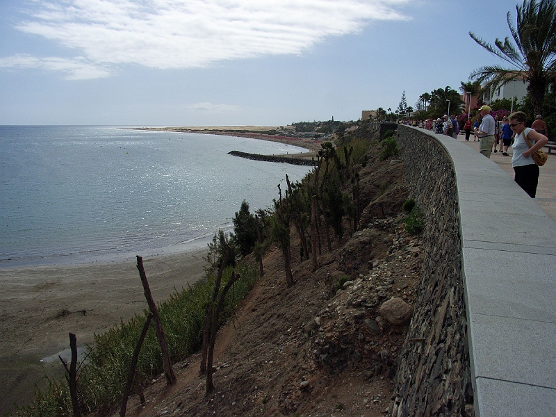 SA1056.jpg - Högt belägen strandpromenad...