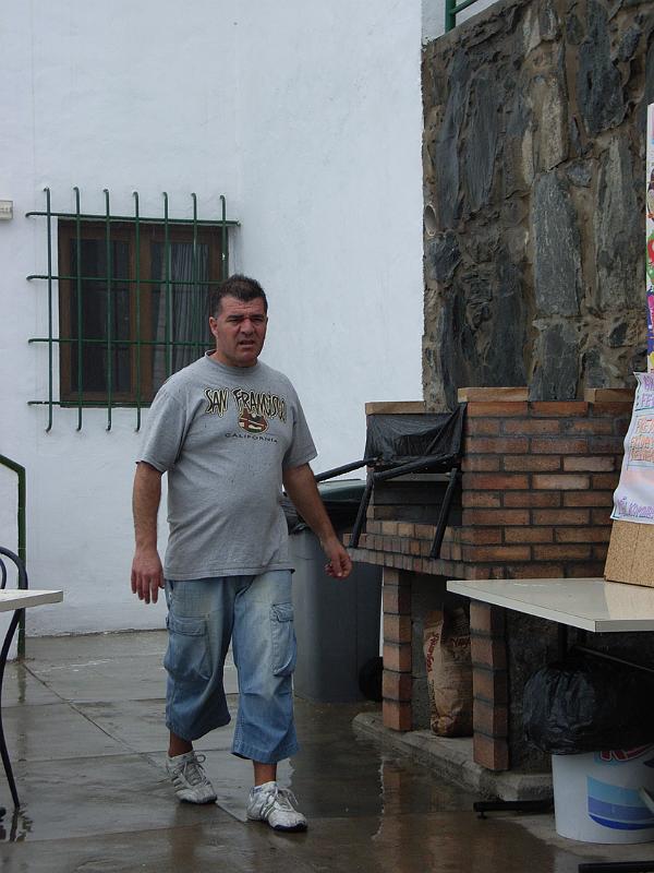 SA2263.jpg - Grillchefen i egen hög person